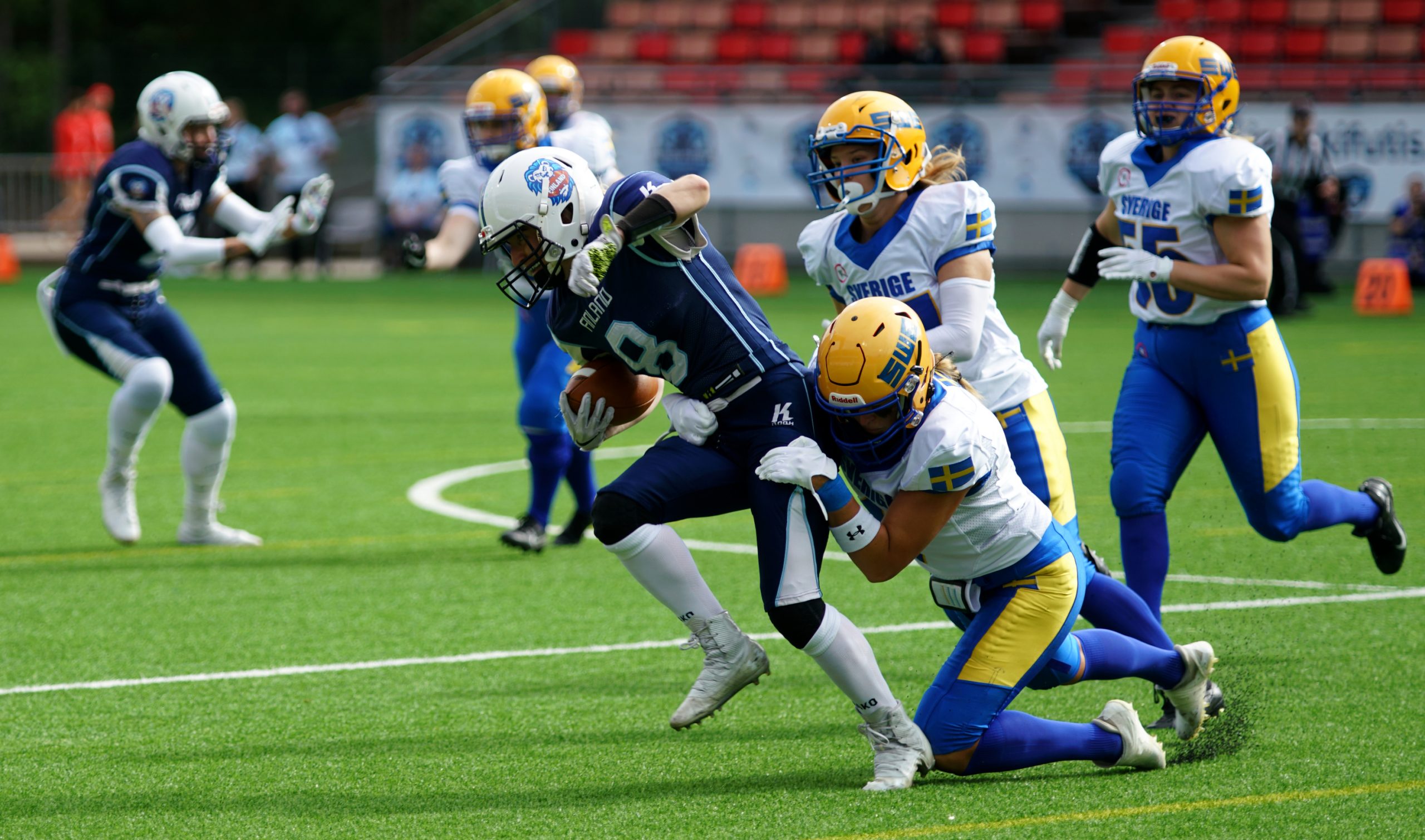 Tung svensk VM-inledning mot ett starkt Finland
