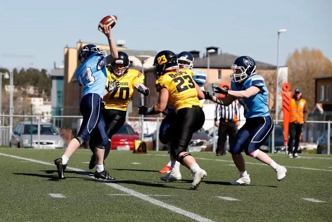 Toppmatcher mellan obesegrade lag i Division 1 Dam, Division 2 Norra och U17 Västra