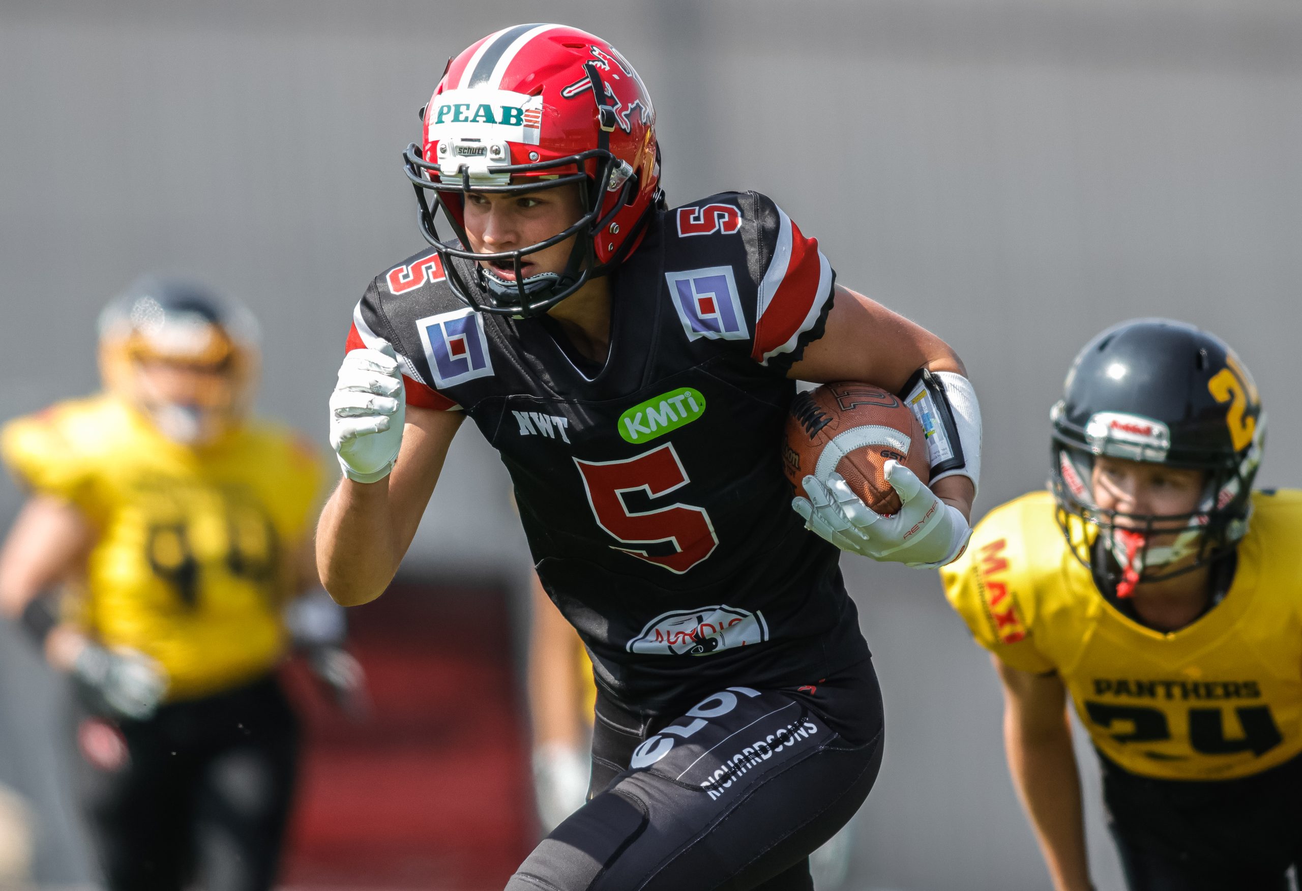 Sveriges högsta serie i amerikansk fotboll för damer sparkar av säsongen 2024